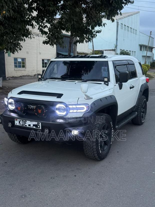 Toyota FJ Cruiser 4dr SUV 4WD (4.0L 6cyl 5A) 2014 Beige