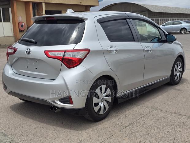 Toyota Vitz 1.0 FWD 5dr 2019 Silver