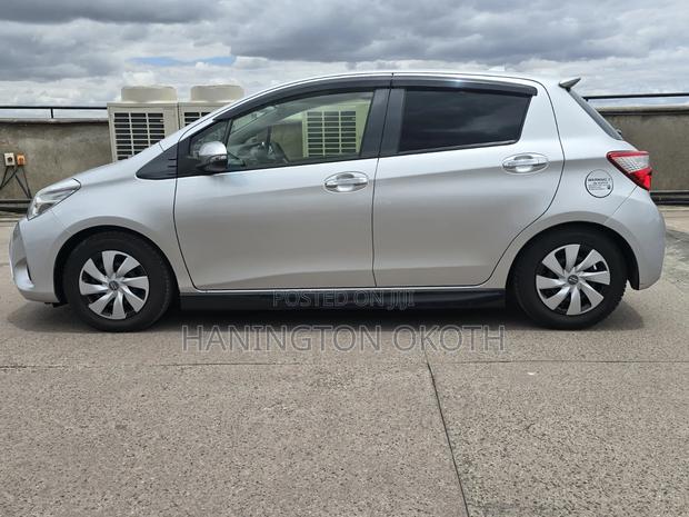 Toyota Vitz 1.0 FWD 5dr 2019 Silver