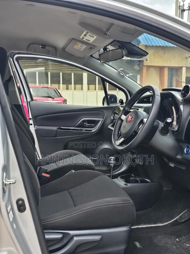 Toyota Vitz 1.0 FWD 5dr 2019 Silver