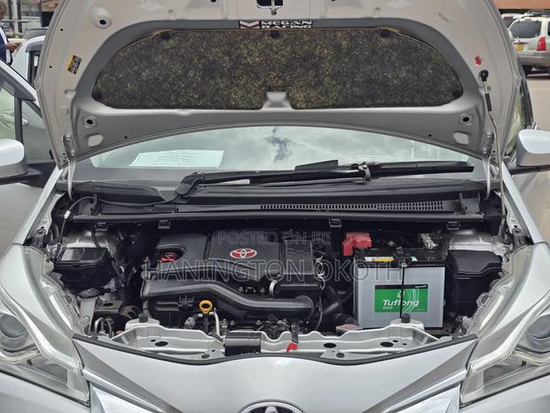 Toyota Vitz 1.0 FWD 5dr 2019 Silver