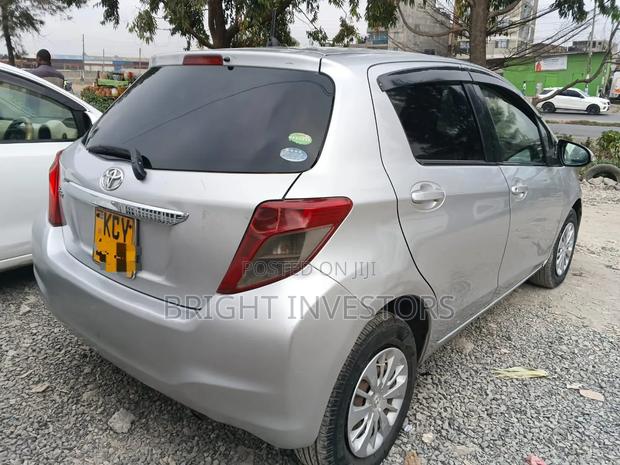 Toyota Vitz 2013 Silver