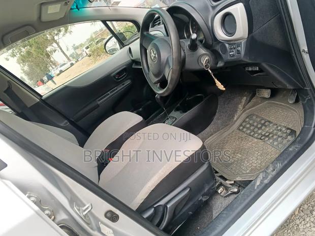 Toyota Vitz 2013 Silver