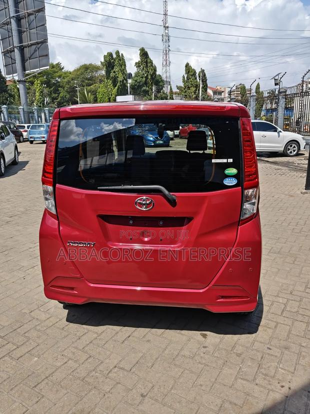Toyota Roomy 2018 Red