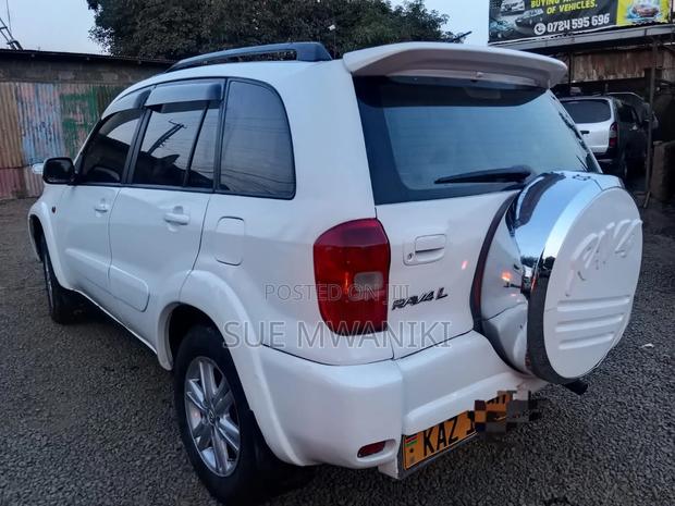 Toyota RAV4 Automatic 2000 White