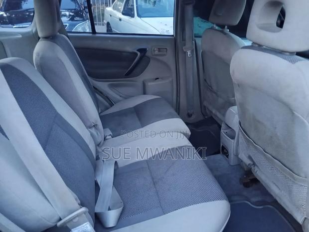 Toyota RAV4 Automatic 2000 White
