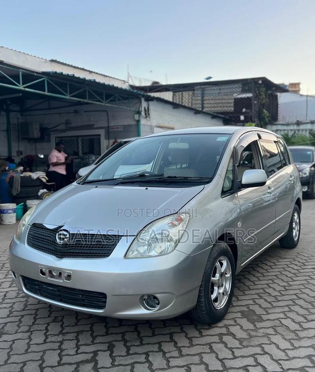 Toyota Corolla Spacio 2005 Gold