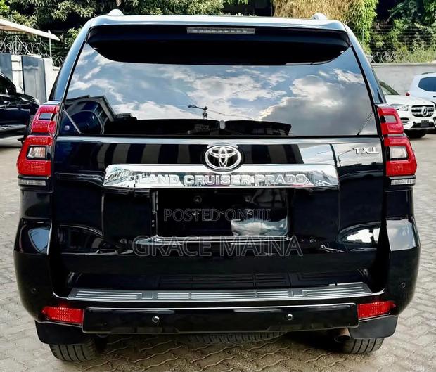 Toyota Land Cruiser Prado 2.8 2021 Black