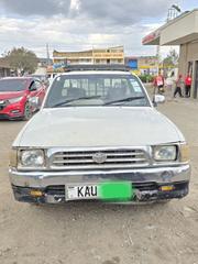 Toyota Hilux 2000 White for sale