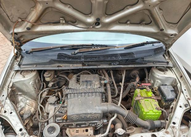 Toyota Platz 2004 Silver