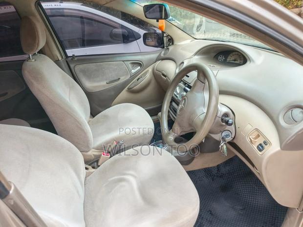 Toyota Platz 2004 Silver