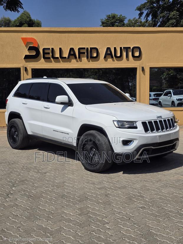 Jeep Grand Cherokee Laredo 4dr SUV 4WD (3.6L 6cyl 8A) 2015 White