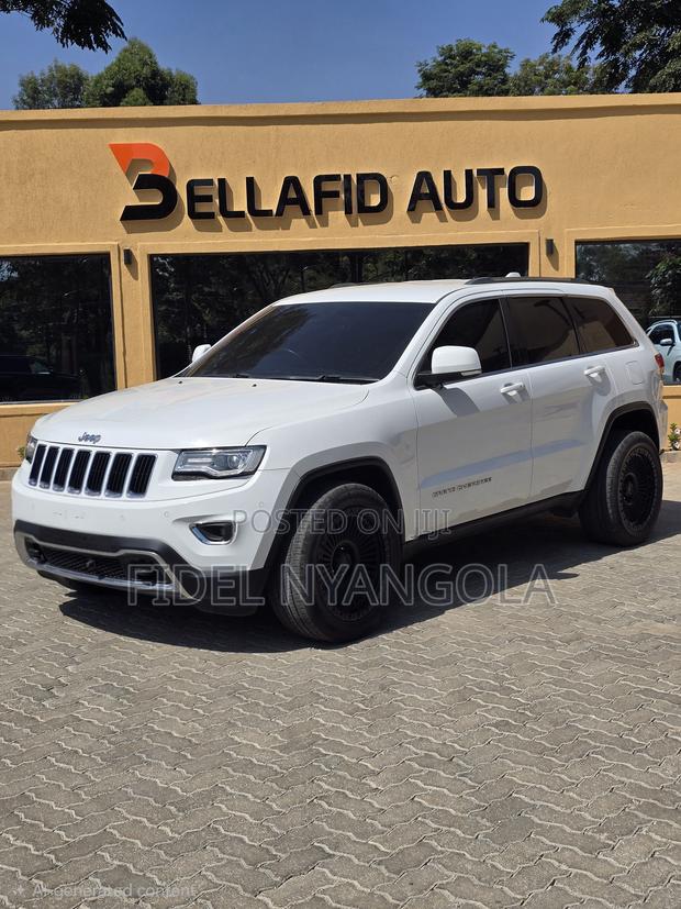 Jeep Grand Cherokee Laredo 4dr SUV 4WD (3.6L 6cyl 8A) 2015 White