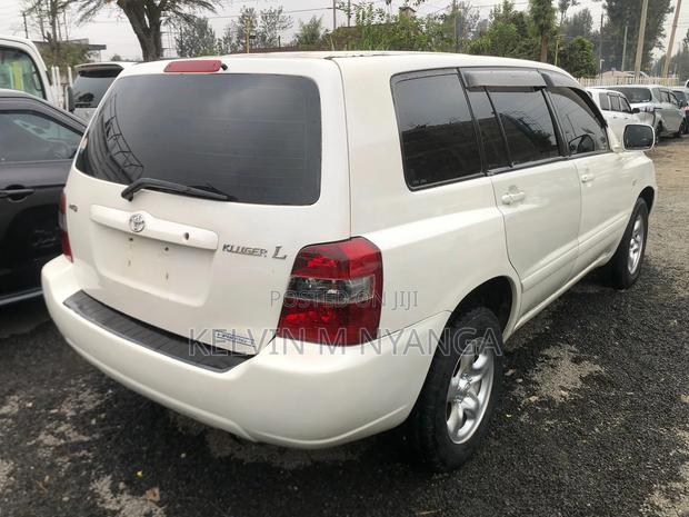 Toyota Kluger 2003 White