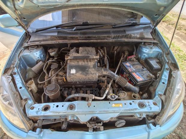 Toyota Vitz 2001 Blue
