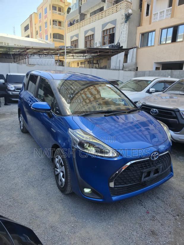 Toyota Sienta 2019 Blue