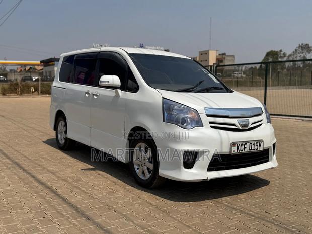 Toyota Noah 2008 White