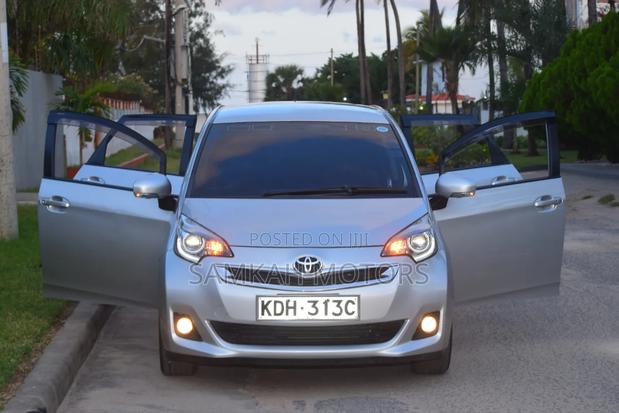 Toyota Ractis 2016 Silver