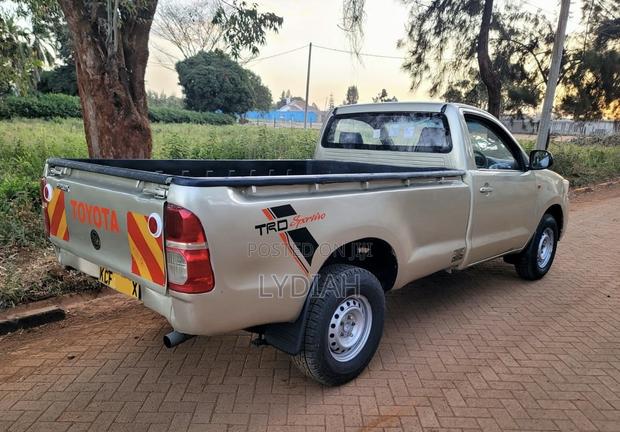 Toyota Hilux 2015 Gold