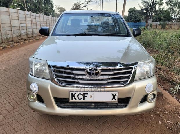 Toyota Hilux 2015 Gold