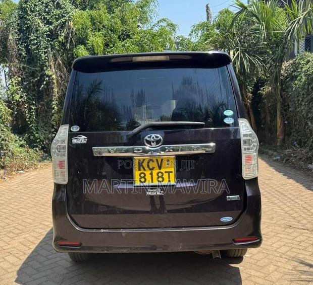 Toyota Voxy 2013 Maroon