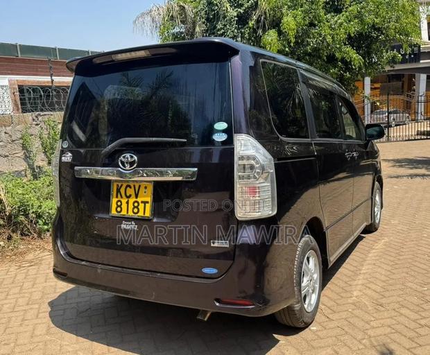 Toyota Voxy 2013 Maroon