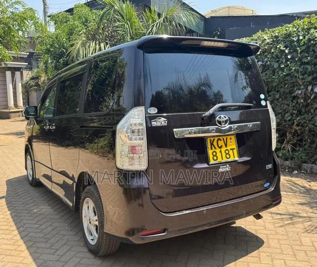 Toyota Voxy 2013 Maroon