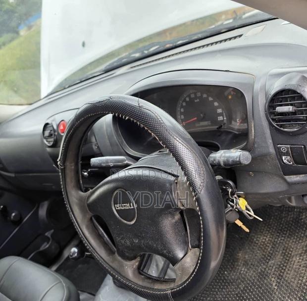 Isuzu D-MAX 2012 White