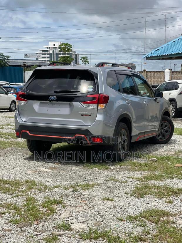 Subaru Forester 2019 Silver
