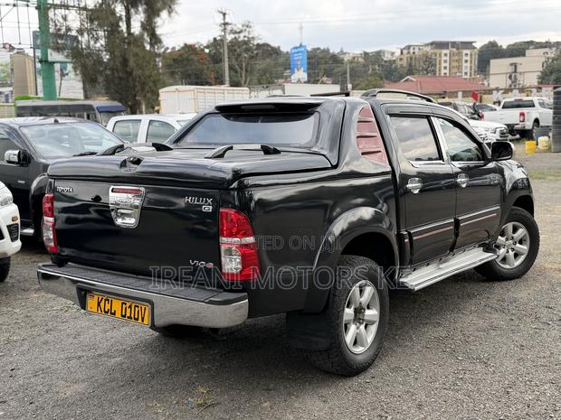 Toyota Hilux 2010 Black