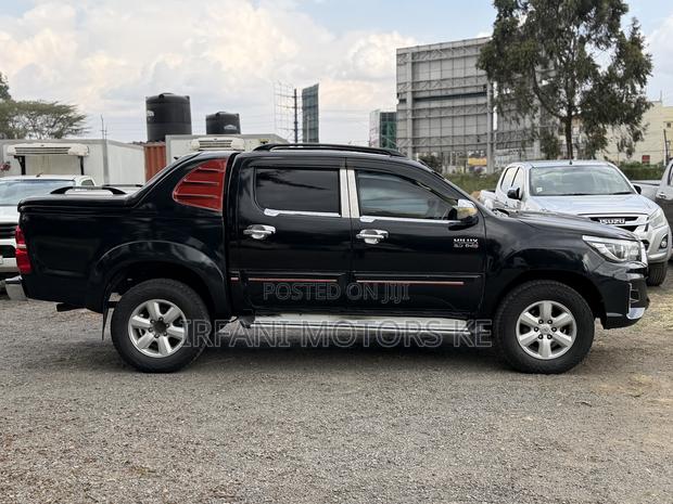 Toyota Hilux 2010 Black