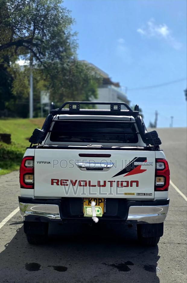 Toyota Hilux 2018 White