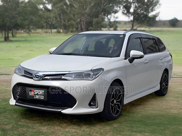 Toyota Corolla Fielder 1.5 Hybrid FWD 2018 White