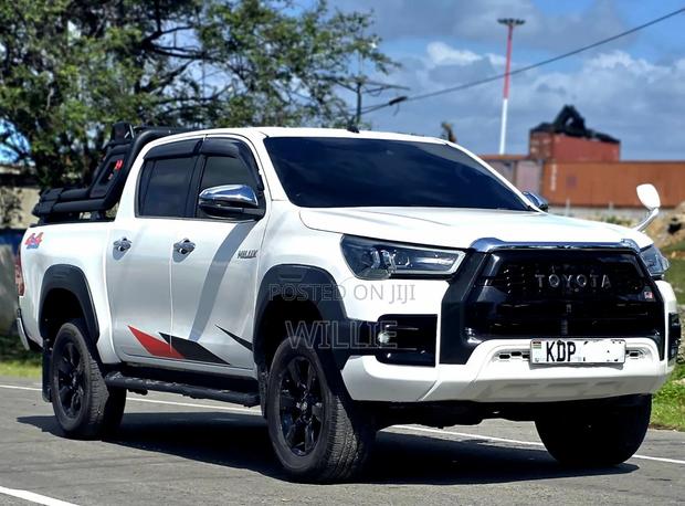 Toyota Hilux 2018 White