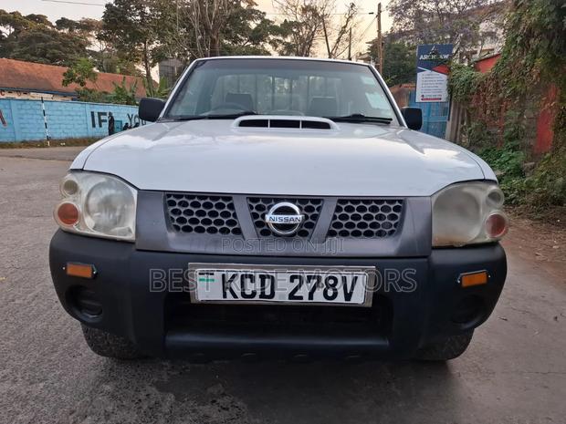 Nissan Hardbody 2015 White