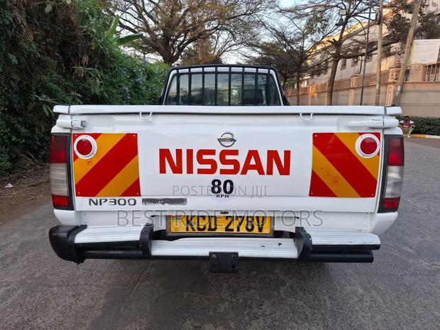 Nissan Hardbody 2015 White
