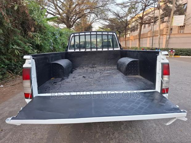 Nissan Hardbody 2015 White