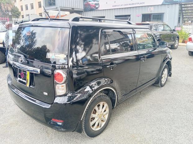 Toyota Corolla Rumion 2011 Black