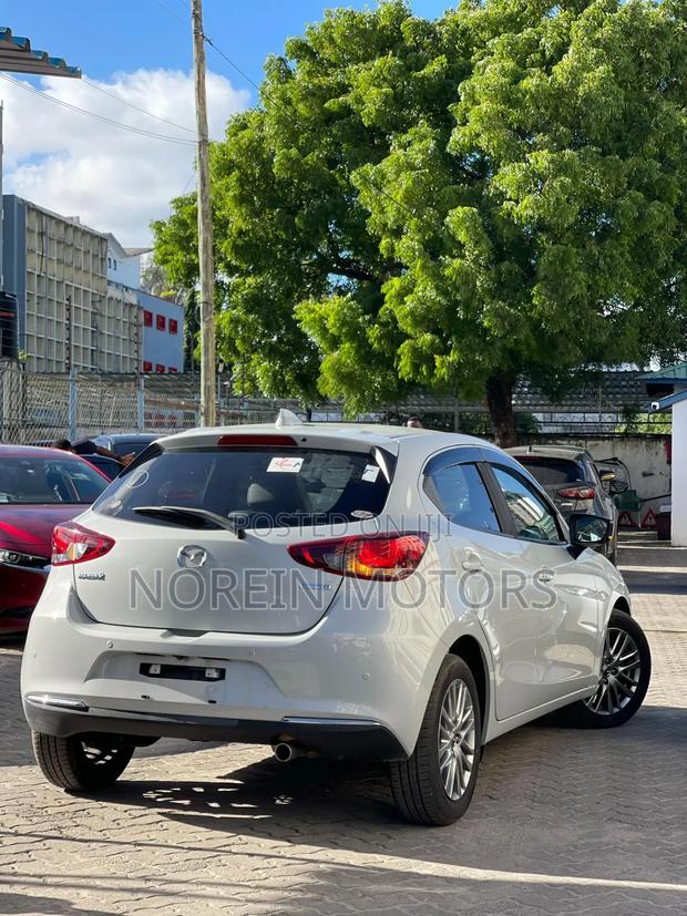 Mazda 2 2020 Silver