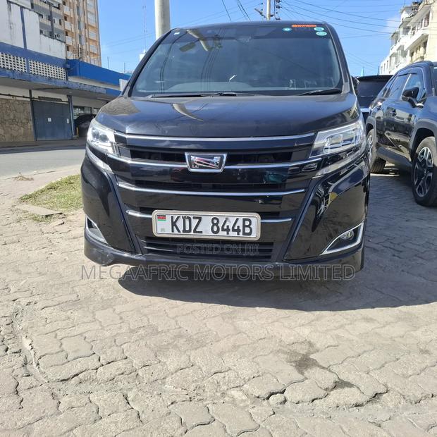 Toyota Noah 2.0 AWD (8 Seater) 2019 Black
