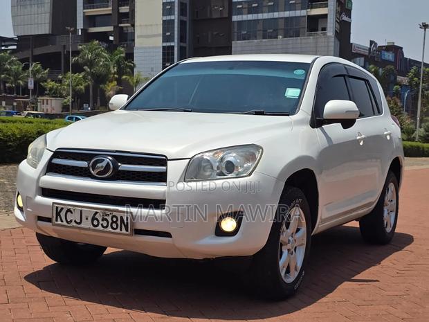 Toyota RAV4 2009 White
