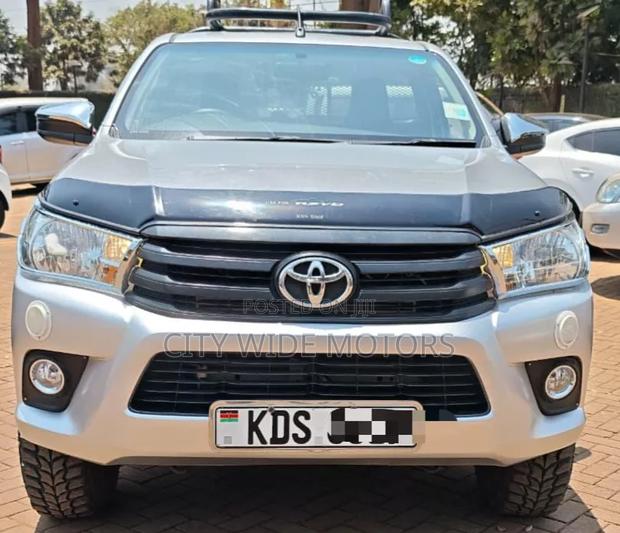 Toyota Hilux 2017 White
