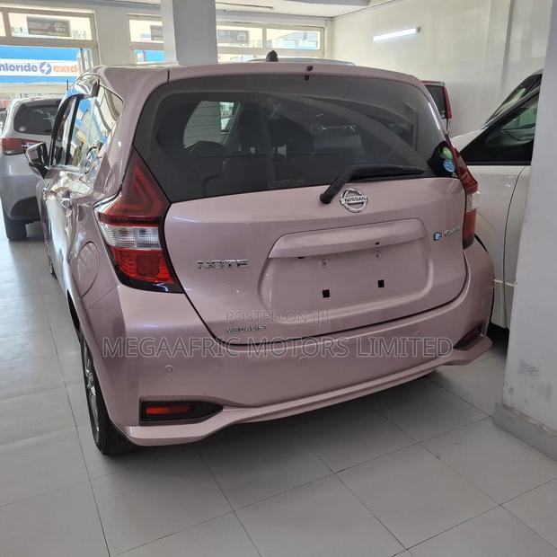 Nissan Note 1.2 Hybrid 2019 Pink