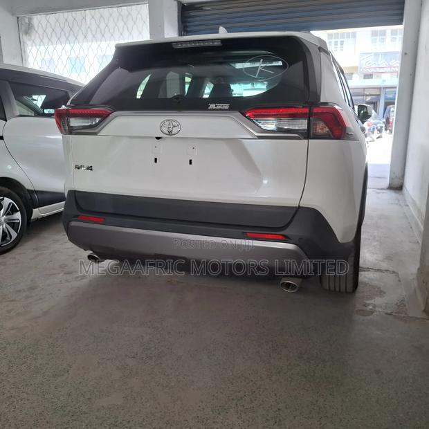 Toyota RAV4 Limited AWD 2019 White