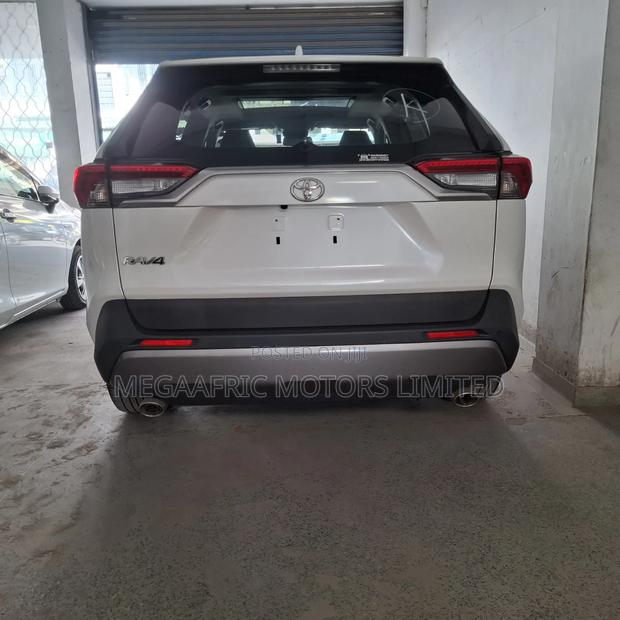 Toyota RAV4 Limited AWD 2019 White
