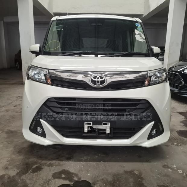 Toyota Tank 1.0 FWD 2019 White
