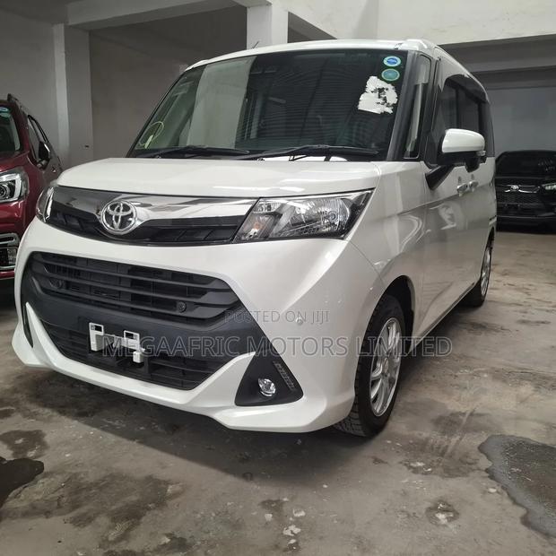 Toyota Tank 1.0 FWD 2019 White