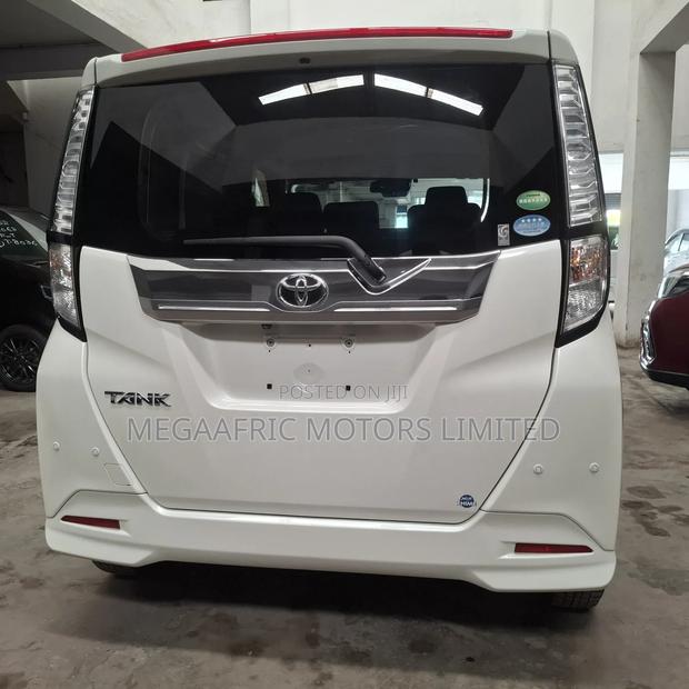 Toyota Tank 1.0 FWD 2019 White