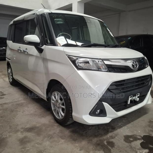 Toyota Tank 1.0 FWD 2019 White