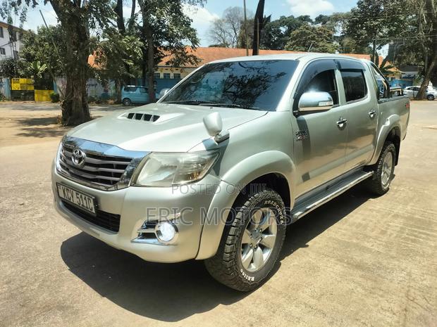 Toyota Hilux 2013 Brown